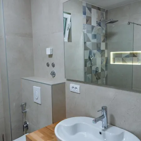 Kaizen's - Free Parking Apartmanhotel Szarajevó