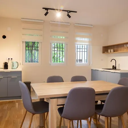 Kaizen's - Free Parking 3* Szarajevó